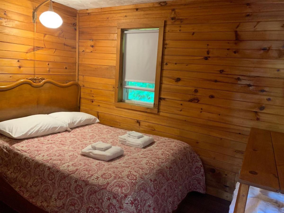 Pine Crest Motel & Cabins Barton Exteriör bild