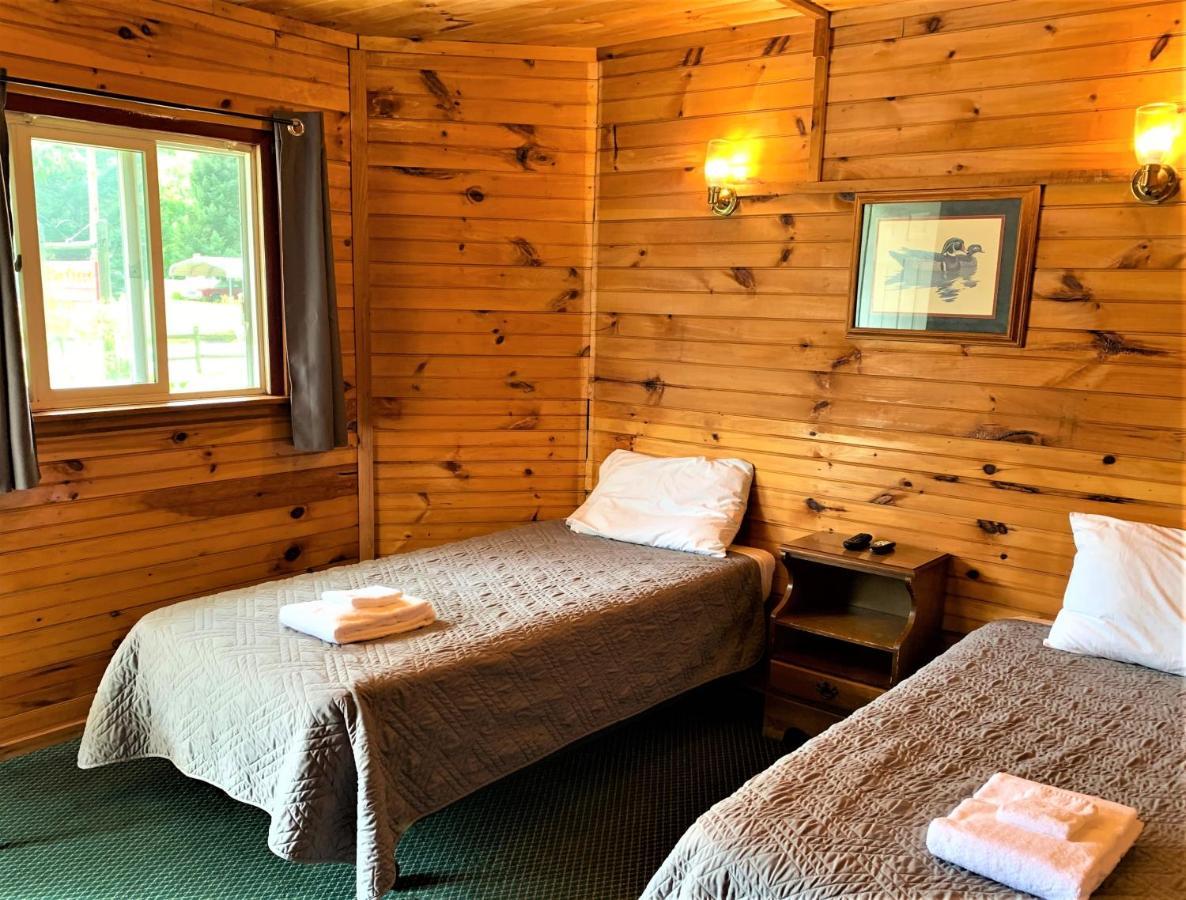 Pine Crest Motel & Cabins Barton Exteriör bild